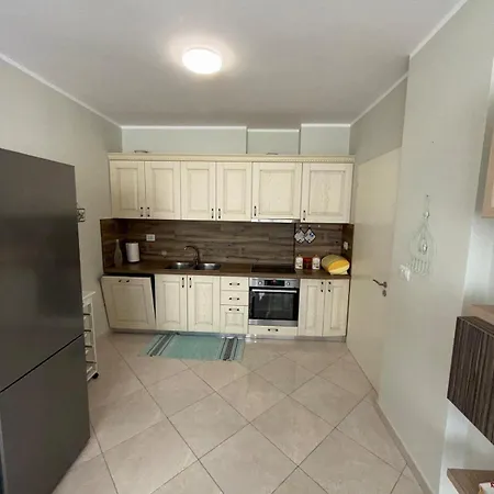 Shengjin Apartments Apartamento